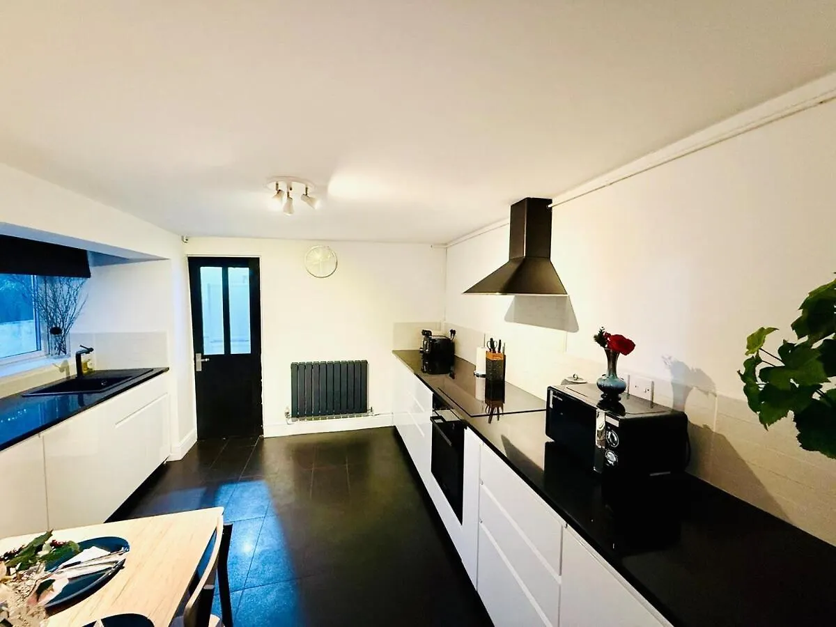Casa vacanze Spacious 4 Bed Cardiff House Near City Centre With Parking