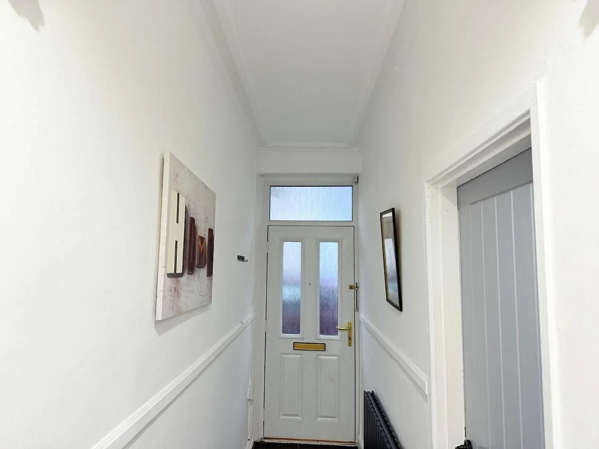 Spacious 4 Bed Cardiff House Near City Centre With Parking Casa vacanze