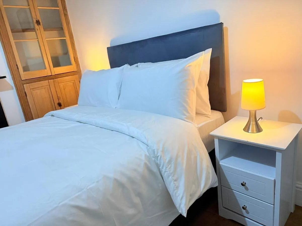 Spacious 4 Bed Cardiff House Near City Centre With Parking Casa vacanze