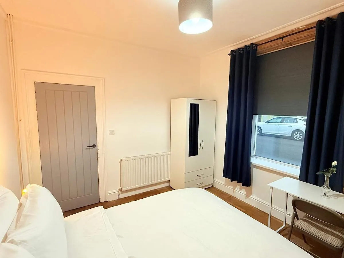 Spacious 4 Bed Cardiff House Near City Centre With Parking Casa vacanze