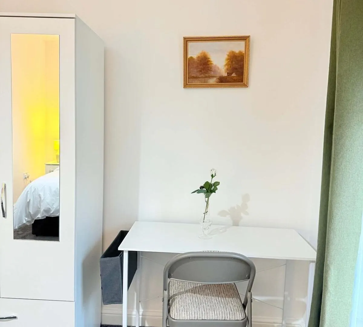 Spacious 4 Bed Cardiff House Near City Centre With Parking Regno Unito