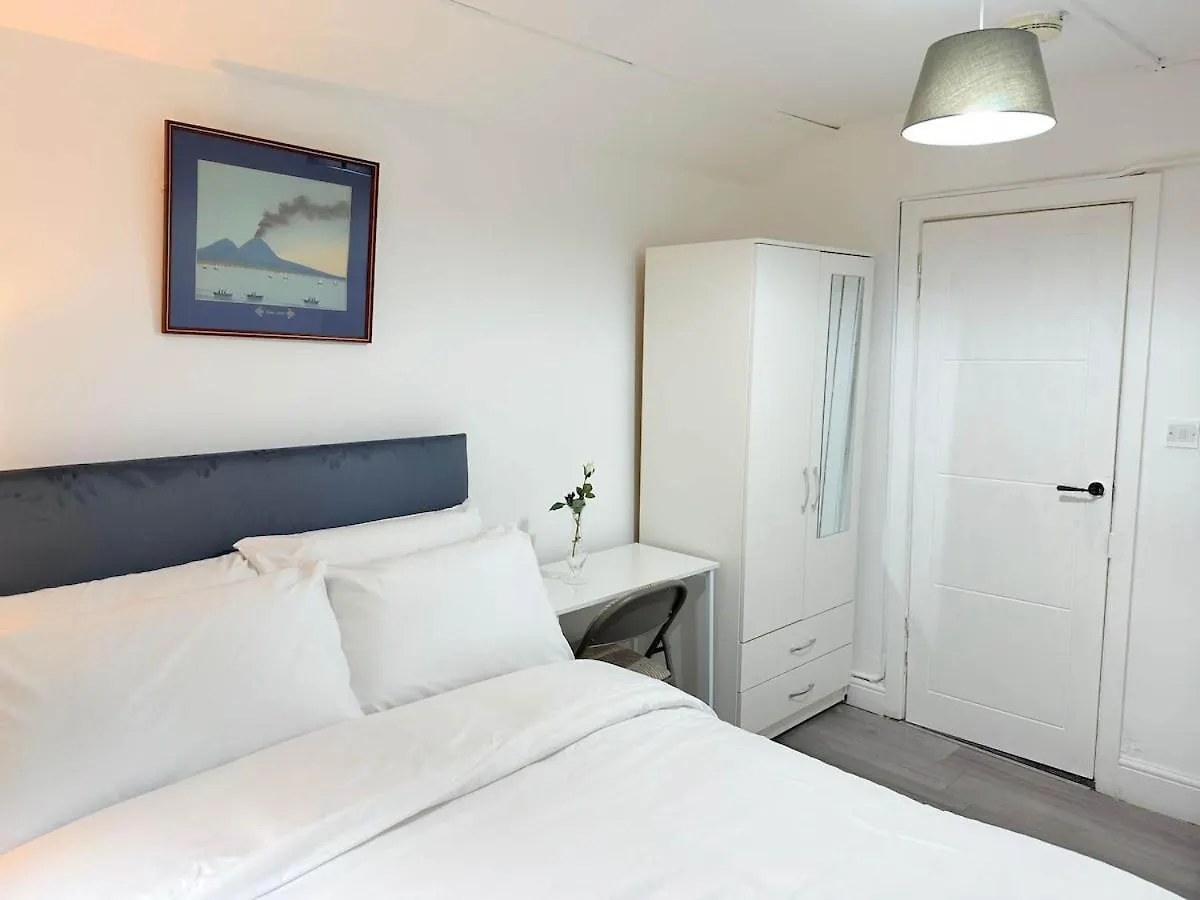 Spacious 4 Bed Cardiff House Near City Centre With Parking Casa vacanze