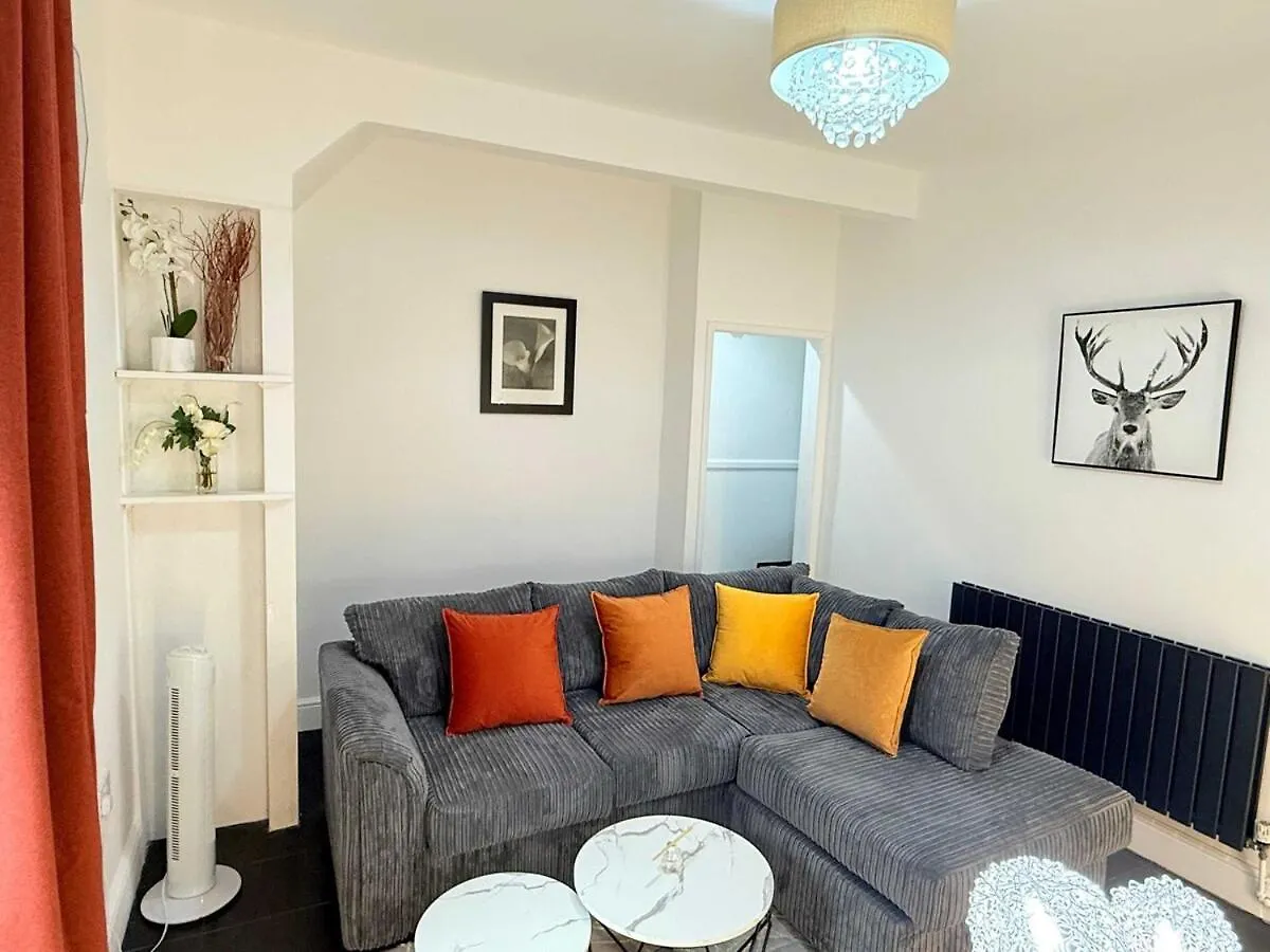 Spacious 4 Bed Cardiff House Near City Centre With Parking 0*,  Regno Unito
